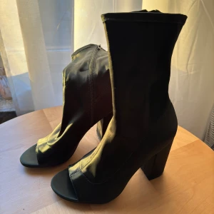 Klackar  - Klackar från Nelly, storlek 39. Endast testade. 