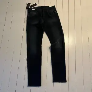 Snygga replay jeans i modellen ”anbass” | skick 10/10 (splitter nya) | nypris ca 1800 kr | svarar gärna på era frågor och funderingar