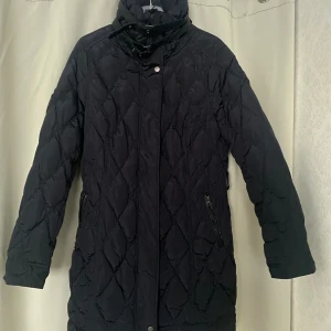 Vinter jacka - Svart vinter jacka i bra skick