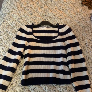 Tröja  - Stickad tjock tröja 