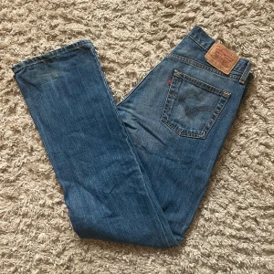 Levi’s Jeans 555 - Snygga Levis jeans, modell 555 (raka i passformen, lite baggy nertill) och i storlek W33/L34