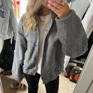 Jacka - Säljer denna helt oanvända jackan i nyskick, hör av dig vid fler frågor 💞💞🩷