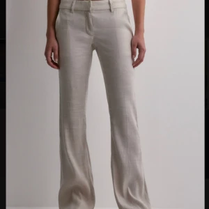 Nelly linnebyxor  - Helt slutsålda linnebyxor från Nelly! ❌Slutsålda i storlek 32❌ Helt oanvända då de inte passade som ja ville❣️