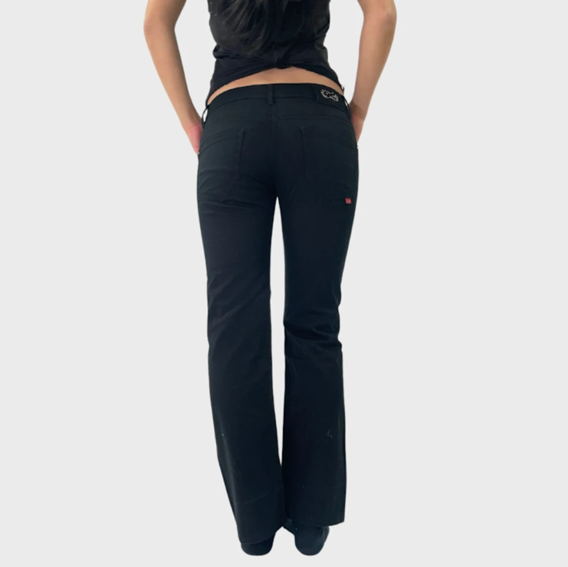 39. Svarta lågmidjade kostymjeans  - 90