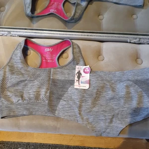 SW topp med hipster trosa nytt!! - Hellt nytt sett med topp och hipster trosa storlek s/m