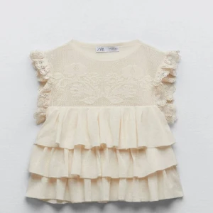 Topp - Fin topp från zara! Säljer pga av att den aldring kommer till användning. Köpare står för frakt!💗💗