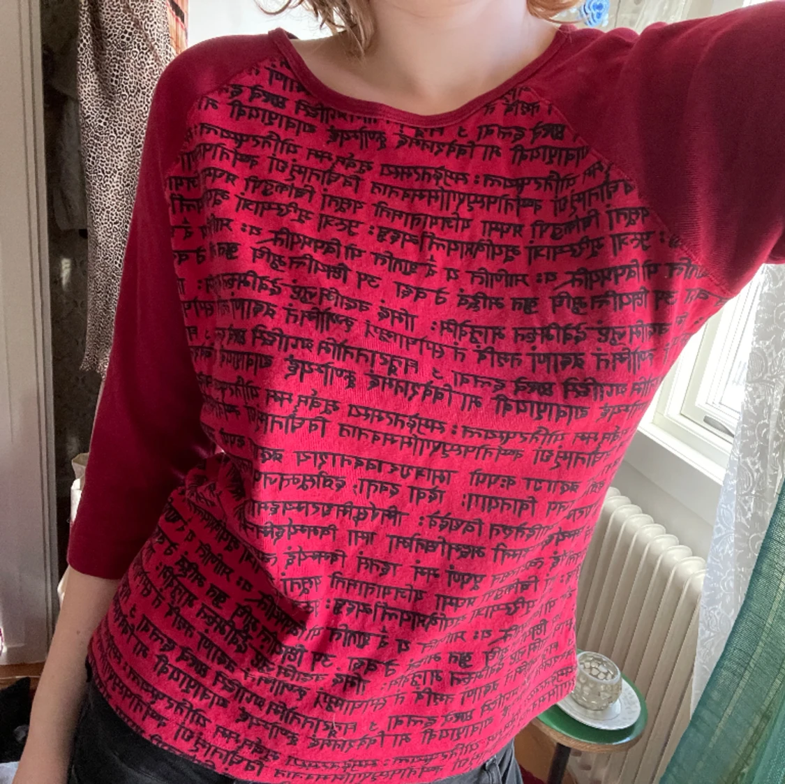 Röd topp med tryck  - 90