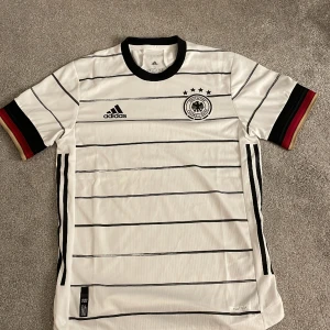 Tyskland Tröja 2020 - Använd några fåtal gånger, storlek S. Säljer då jag inte gillar den så mycket Pris kan diskuteras 