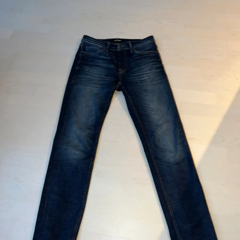 Knappt använda jeans sick 9,5/10 köpt för över 1000 kr åtminstone. Säljer varan då det ej kommer till användning. Pris kan diskuteras . Jeans & Byxor.