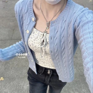 Brandy melville kofta - Första bild lånad Supersöt Brandy Melville cardigan🩵