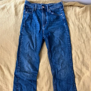 Mörkblåa jeans  - Mörkblåa straight leg jeans