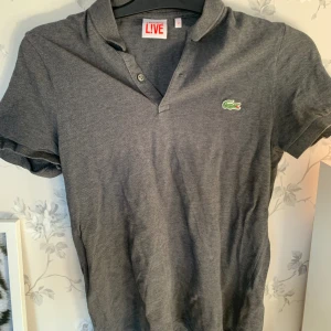 Lacoste piké - Lacoste pike strl xs, använd typ 2ggr. Bra skick. Toppen plagg. Skriv om du har frågor!👍🤝