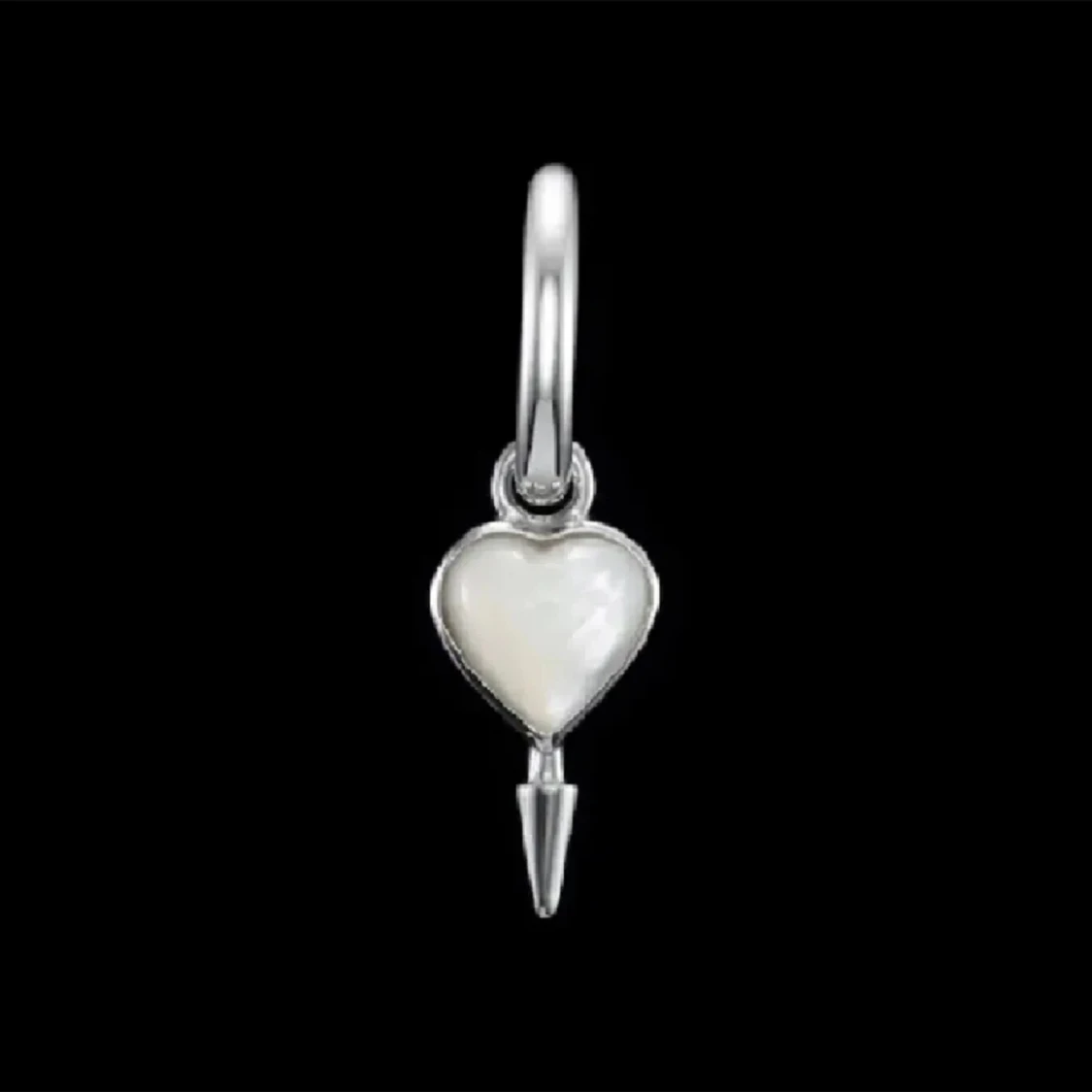 Söker ett single love earring 