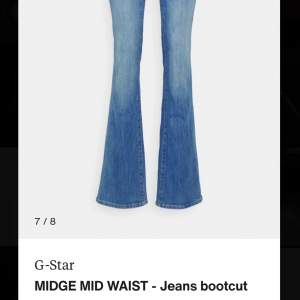 Super fina g-star jeans som endast används 3 gånger! Super bra skick i storlek 26/32💕 super fina byxor som inte kommer till användning🩷 dom köptes för 1095 därför säljer jag för 500💕 skriv innan ni trycker på köp🩷😊