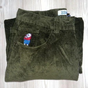 Polar Big Boys - Olive green Polar Big Boy manchester byxor. säljer då dom inte kommer till användning. ny skick använda typ 4 gånger. Storlek M. Ny pris 1400kr säljer dom för 600 Köparen står för frakt!