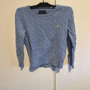 Light blue Ralph Lauren sweater  Storlek 7  Ny pris 600 kr 