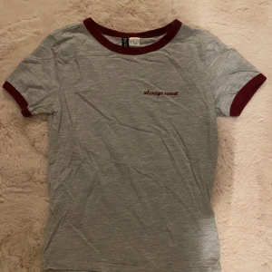 t-shirt - söt t-shirt från h&m som inte säljs längre🫶skriv privat för frågor/bilder på😊