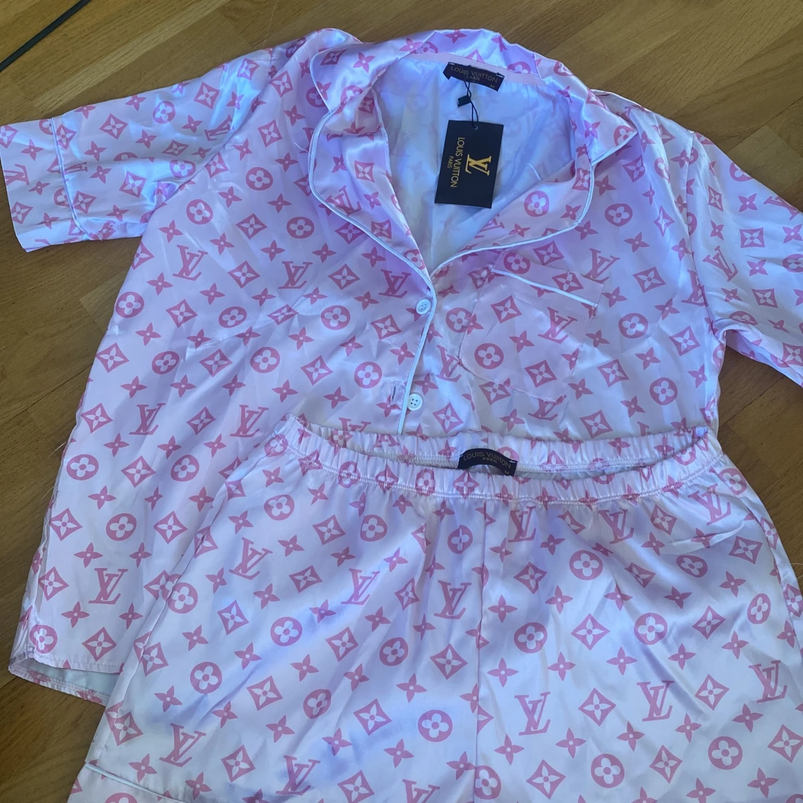 LV pyjamas storlek M - 90