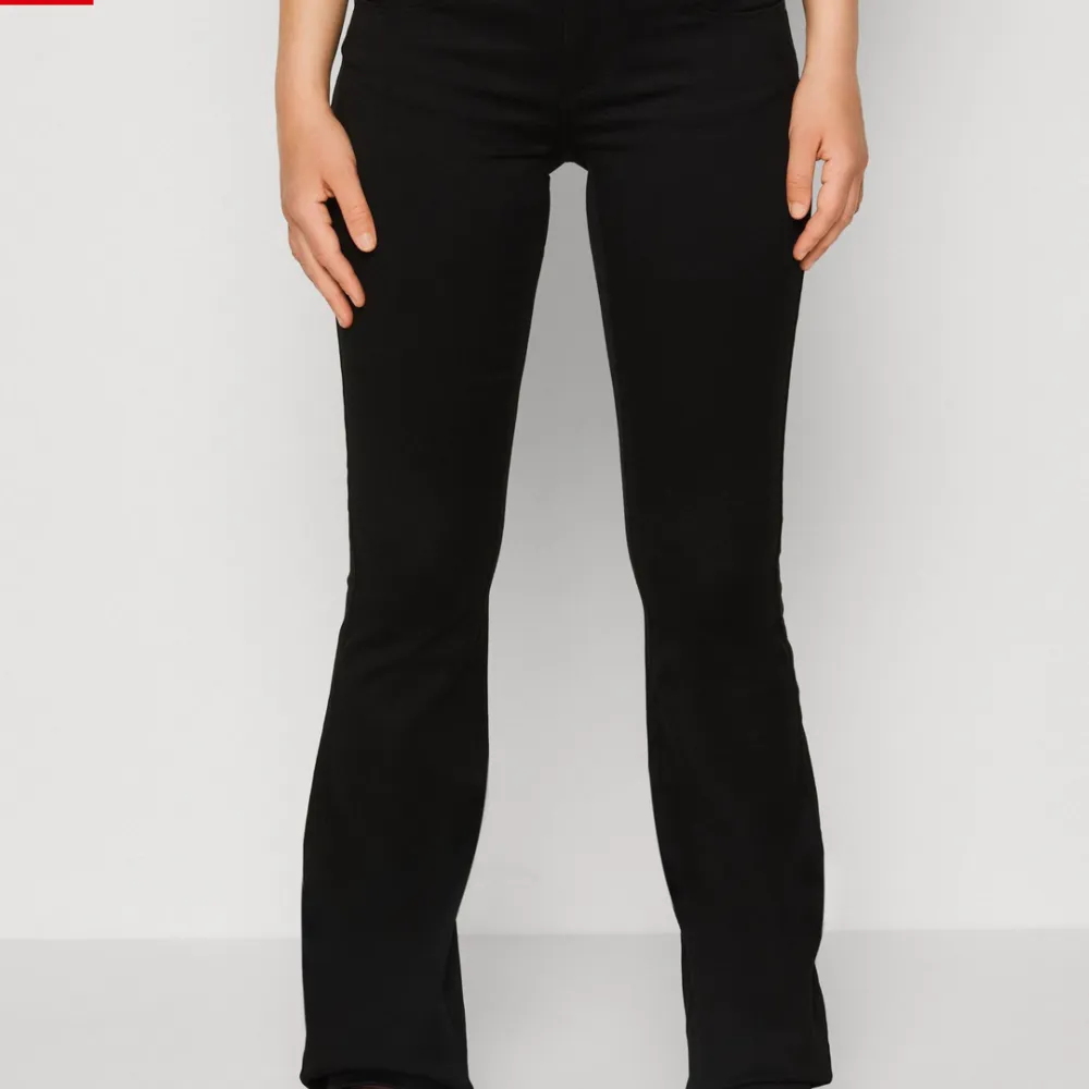 Svarta jeans, säljer pga för stora för mig. Buda!❤️. Jeans & Byxor.