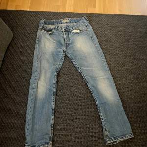 Ett par snygga jeans av batistini märket, de är använda dock i bra skick då de ej har några skador alls.