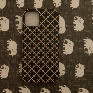 Marlene Birger skal - Detta snygga och trendiga iphoneskal från Marlene birger säljer jag ju då jag råka beställa två ist för en:) I storlek 12 pro!!