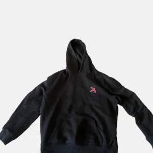 Axel arigato hoodie - Säljer nu min hoodie då jag är sugen på nya plagg. Använd men inga skador bra skick!