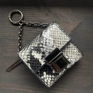 AirPods bag - Helt nya AirPods bag från Ideal of Sweden utan prislapp! 6,5x6,5x3cm - köpte för 499:- finns på outlet för 249,50:- mitt pris 100:-