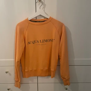 Acqua limone tröja - Jättefin tröja som säljes då den inte använts på ett tag. Den har inga märken eller fläckar men är några år gammal