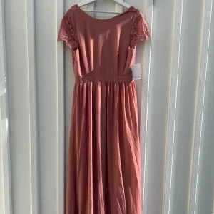 Balklänning - Jättefin balklänning, aldrig använd & lappar kvar💕