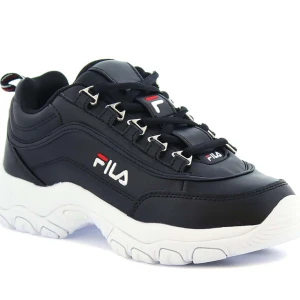 Fila skor - Fina fila skor i storlek 40 💕 Säljer eftersom dom inte kommer till användning längre. Köparen står för frakten! Tryck köp nu. Skriv om du har någon fråga 💕