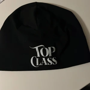 Top class mössa - Oanvänd och super kvalite som vanligt  Orörd förutom mig själv, kommer aldrig säljas igen på marknaden