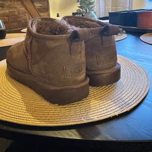 Uggs  - Säljer mina Uggs köpa i oktober 2023 då jag ej använder dom