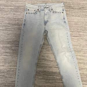 Helt nya 10/10 skick Levis jeans i otrolig färg 🎨  Köpt för 1199  