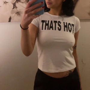 Baby tee - Baby tee köpt från ett UF företag. Aldrig använd endast testad. Strl XS. Köpare står för frakt❤️