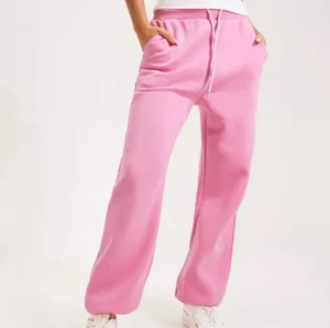 Byxor - Super fina sköna rosa sweatpants slutsåld strl M/L💗 nyskick✨