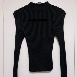 Ribbad topp - Ribbad topp från Gina Tricot, använd 1 gång.