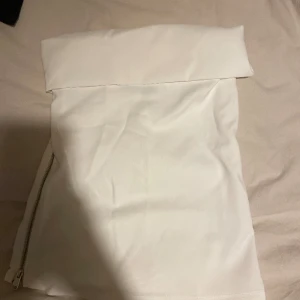 Tub topp  - Så så fin tubtopp från zara!!! Men den kommer tyvärr inte till användning 💖💖💖💖pris går alltid att diskutera!!