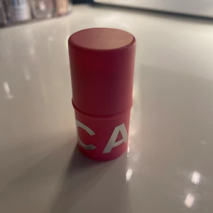 Caia blush💞 - Säljer nu min knappt använda Caia blush. Säljer eftersom jag har andra blush som jag använder mer. Endast använd fåtal gånger. 💞💞