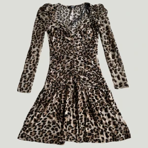 Morgan de toi leopard mesh klänning  - Vintage leopard-mönstrad meshklänning från det franska 90-tals märket Morgan de toi! Går att köpa via hemsidan, meddela vid intresse.