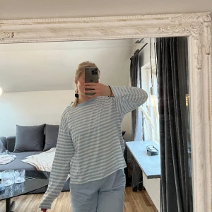 Blårandig tröja - Aldrig använd