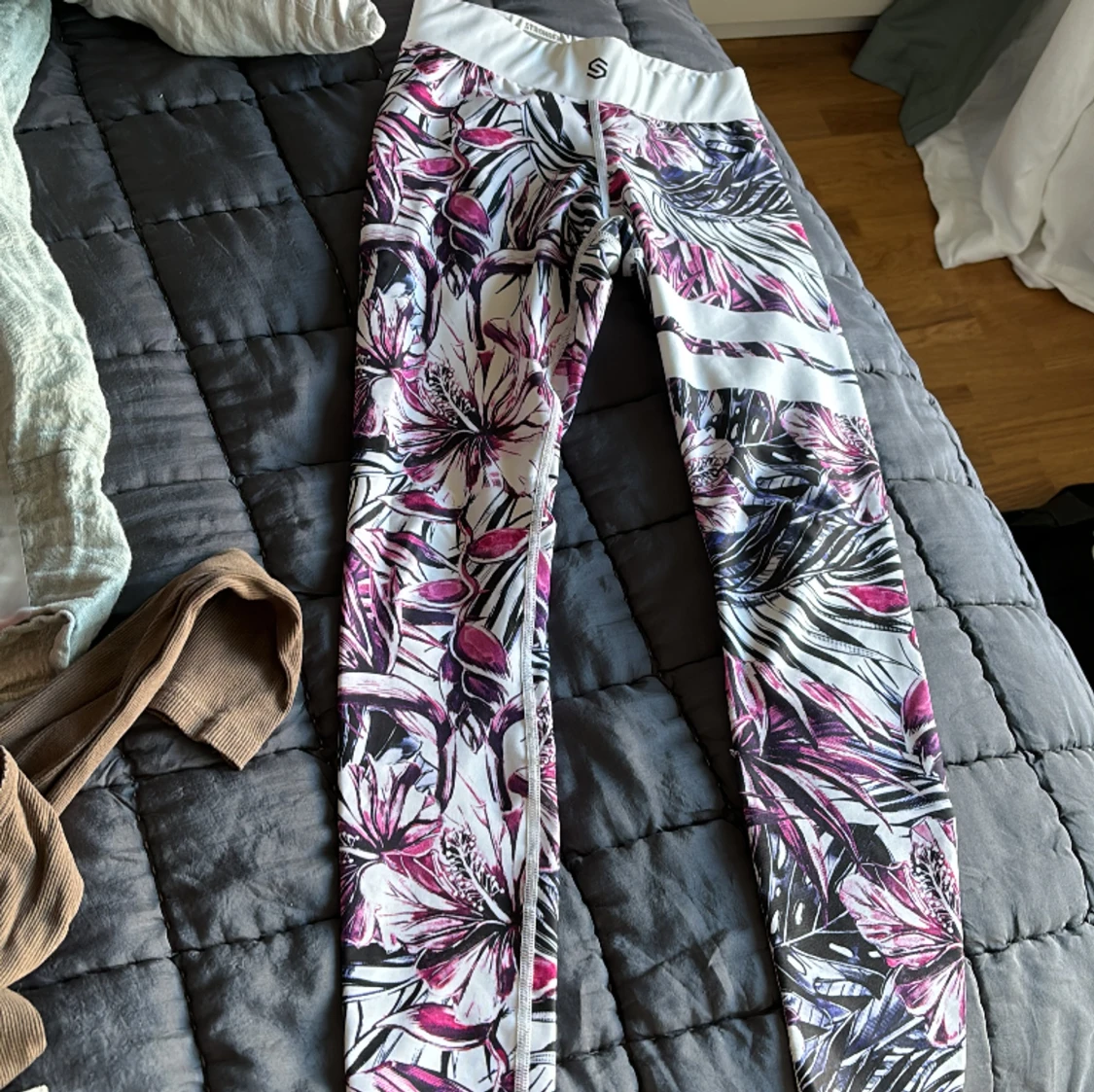 Aloha tights från Stronger!