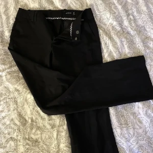 Lågmidjade kostymbyxor  - Jättefina kostymbyxor💕💕Det går jättebra att köpa bundle så kolla de andra saker jag säljer!!💗