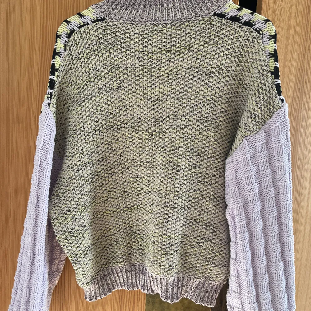 Superfin stickad tröja från Stine Goya Storlek L -  Använd ett fåtal gångar  Nypris ca 2500kr. Tröjor & Koftor.