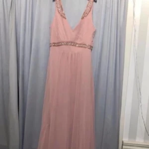 Balklänning  - Balklänning använd en kväll, mycket bra skick