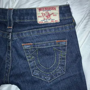 Säljer mina jätte fina true religion jeans, hör av dig vid intresse ❤️