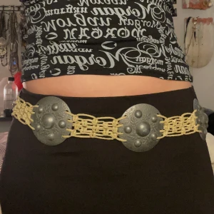 Bälte  - Jätte fint bälte som är perfekt till sommaren. I jätte bra skick!🎀nästan 2 meter långt 
