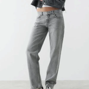 Gina jeans - Så fina lågmidjade straight leg Jeans, oanvända 