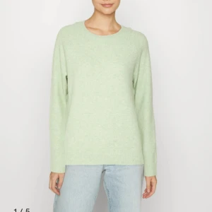 Stickad tröja  - En stickad tröja från Vero Moda i storlek XS i ganska bra sick