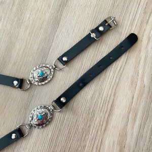 Bälte - Snyggt bälte /skärp med turkosa stenar  Ca 100 cm långt