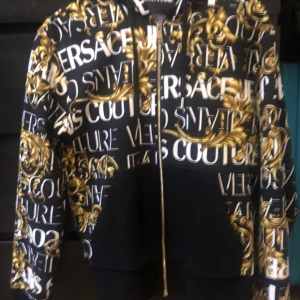 Versace hoddy 1 av 1000stk - Hej säljer min hoddy köpt från zalando för 4500 kvitto finns